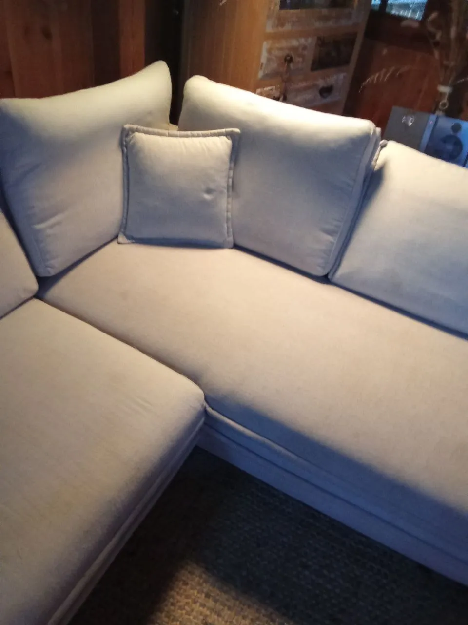 Méridienne tissu gris-beige après nettoyage par extraction — chalet bois, Andernos 2025